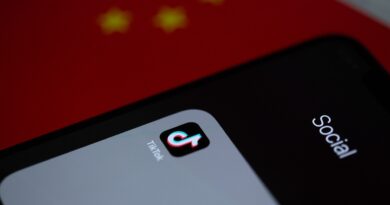 TikTok приложение в смартфоне иконка